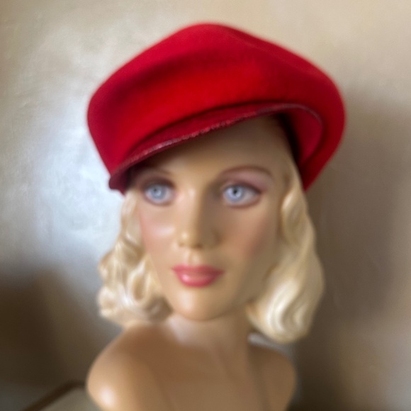 ICONIC 1960's DESIGNER RED FELT 'NEWSBOY' STYLE HAT + FAUX SNAKE BRIM & BUTTON - Picture 3 of 14